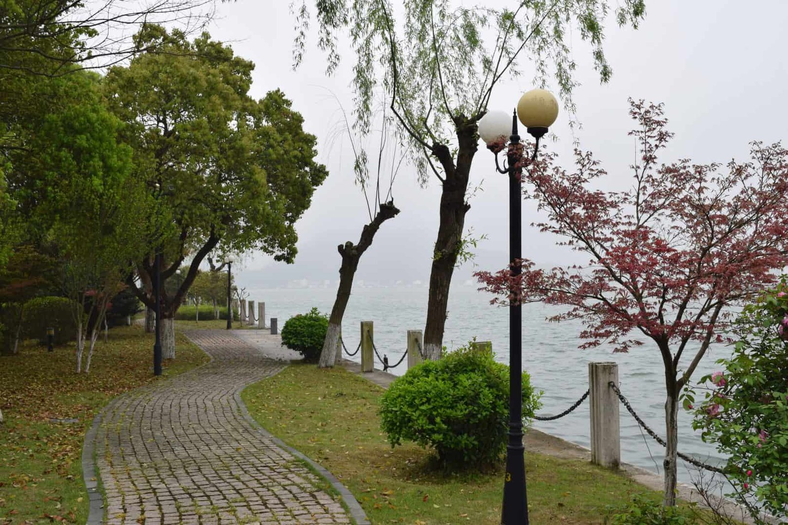 Dongqian Lake 