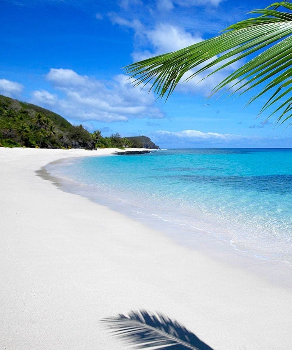 Hawaii vs Fiji beach